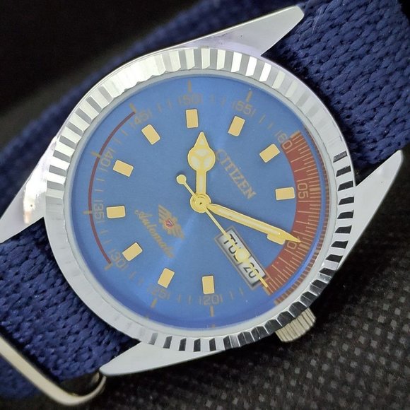 Vintage 1977 Citizen Automatic Mens Silver Watch W/daydate & Gold accents